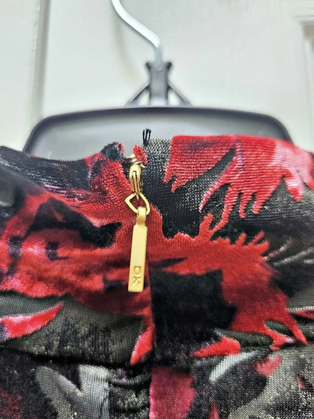 Donna Karan Burnout Floral Cold Shoulder Tunic Velvet Black & Red Size Large EU - Picture 5 of 7